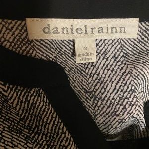 Daniel Rainn black and white sleeveless work blouse